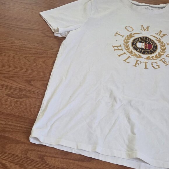 Men's Tommy Hilfiger Size Large Gold Embroidered Established Logo Crest T-Shirt - Picture 4 of 12